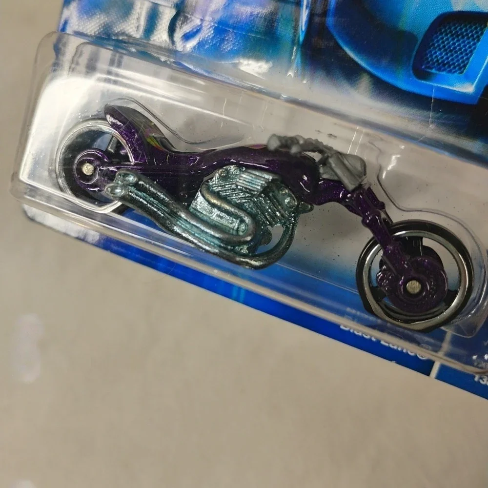 2007 Hot Wheels Stars #138 Blast Lane PURPLE Motorcycle‎ Short Card